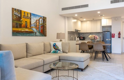 Jumeira 3 Apartment | Chic Apt by Burj Al Arab | 5-Star Amenities & Pool