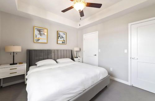 Sparks Apartment | Chic Apt w Jacuzzi, Pool, BBQ, & Mountain Views