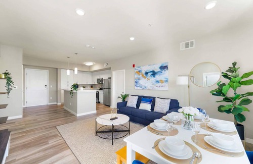 Sparks Apartment | Chic Apt. w/Jacuzzi, Pool, BBQ, & Mountain Views