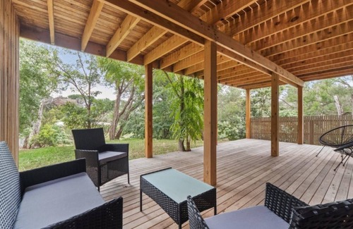 Rye Apartment | Chic Beach Studio - This chic two bedroom studio apartment nestled between the front and back beachs