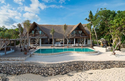 Mushroom Bay Villa | Chic Beachfront with Pool & Style – Bali Villa 1052