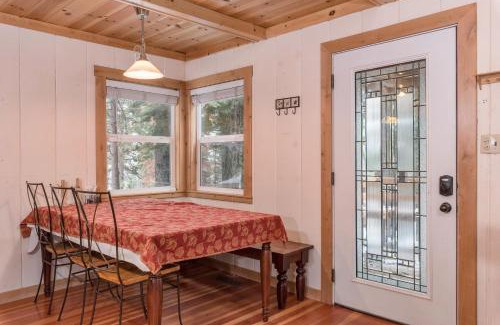 Carnelian Bay House | Chic Carnelian Bay Cabin