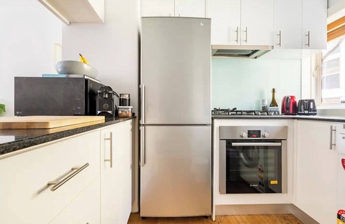 Prahran Apartment | Chic City Escape in Trendy Prahran - Perfect for a Relaxing Stay!