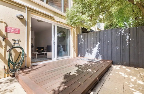 Prahran Apartment | Chic City Escape in Trendy Prahran - Perfect for a Relaxing Stay!