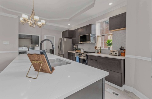 St. Louis House | Chic City Living with Modern Touches/ABODEbucks