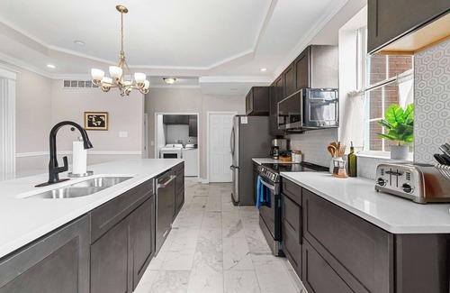 St. Louis House | Chic City Living with Modern Touches/ABODEbucks