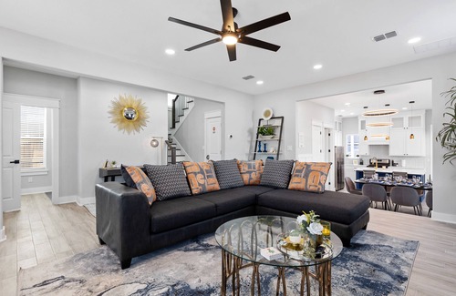 Cedar Crest House | CHIC COSMO HOUSE 5 Minutes to Downtown Dallas