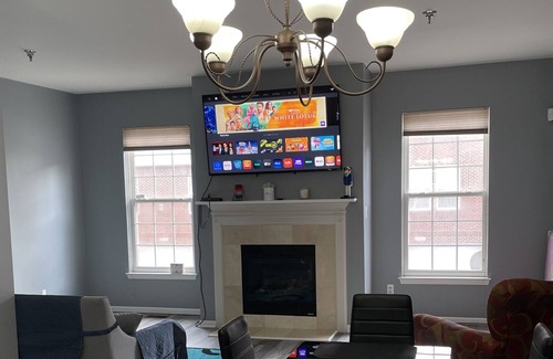 Southfield Condo | Chic & Cozy Condo w/ multi freeway access