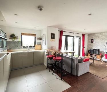Sudbury Apartment | Chic&Cozy Flat with View 10min to Wembley Stadium