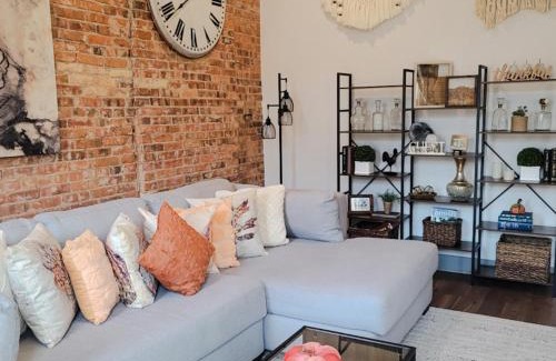 Millersburg Apartment | Chic Downtown Getaway - Fireplace & Soaking Tub - by Cross-Key Vacation Rentals