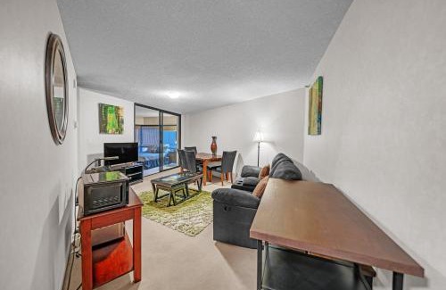 Downtown Honolulu Apartment | Chic DT Honolulu Executive Condo condo