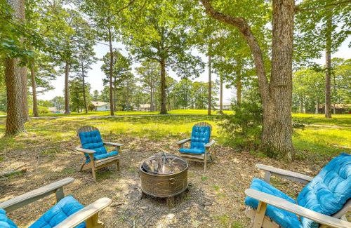 Eureka Springs House | Chic Farmhouse, 3Mi to Lake-Pet Friendly and Golfing