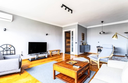 Etiler Apartment | Chic Flat w Balcony 10 min to Zorlu Center