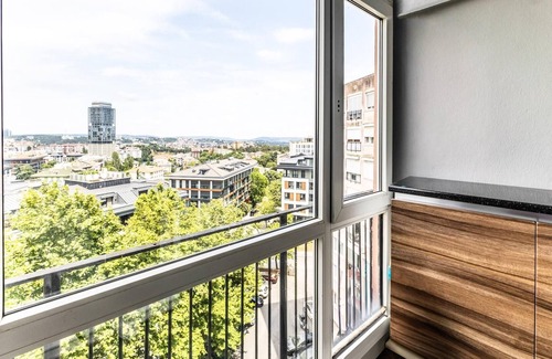 Etiler Apartment | Chic Flat w Balcony 10 min to Zorlu Center
