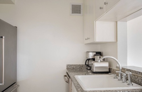 Union Square Apartment | Chic Flatiron 1BR w/Elevator & Gym, near Union Square Park, by Blueground