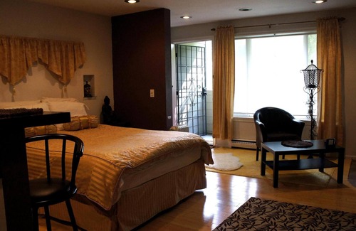 Mercer Island Condo | Chic in Affluent Community