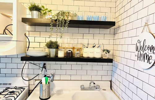 Midtown Apartment | Chic Midtown Studio in Central Gardens – Safe, Stylish & Convenient