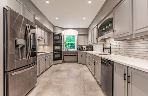 Rockford House | Chic Modern Glam - The Rock Royale