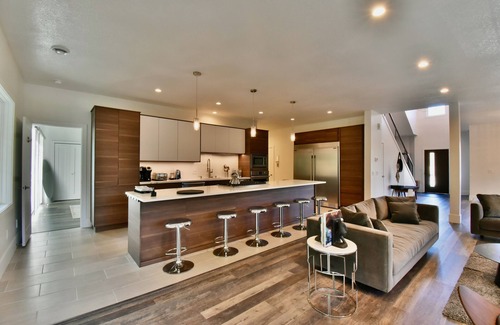 Wayzata House | Chic Modern House on the Very Desirable Location In Downtown Wayzata