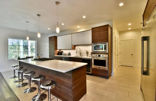 Wayzata House | Chic Modern House on the Very Desirable Location In Downtown Wayzata