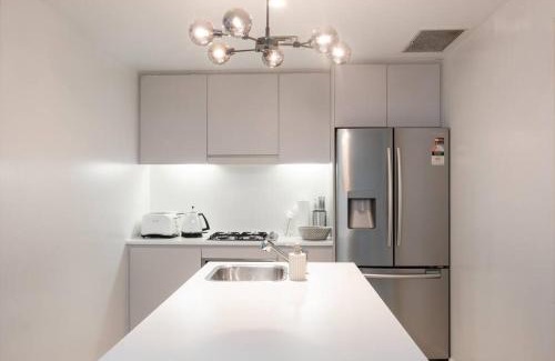 Darling Harbour Apartment | Chic Modern Oasis - Steps from Darling Harbour