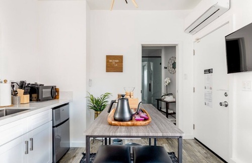 Ladera Heights Apartment | Chic Modern Studio Near the Best LA Beaches