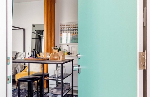 Ladera Heights Apartment | Chic Modern Studio Near the Best LA Beaches