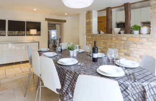 Burford Cottage | Chic Multi Award winning 5* Luxury Cotswold Cottage - Sleeps 8