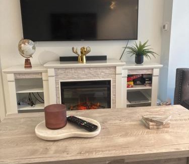 Pickering Apartment | Chic One Bedroom Condo In Pickering