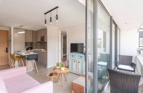 Nunoa Condo | Chic Plaza 2B W/Wifi, Parking & Metro.