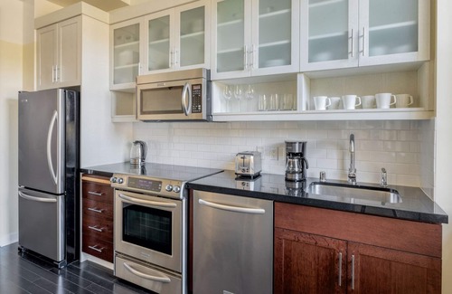 Presidio Apartment | Chic Presidio Heights 1BR w/Gym, nr Trails, Beach & Golf, by Blueground