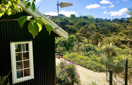 Te Tii Cottage | Chic, private, stunning views of the Bay of Islands