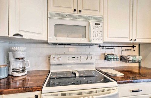 South Gate Ridge Cottage | Chic Sarasota Cottage: Near Beaches & Downtown!