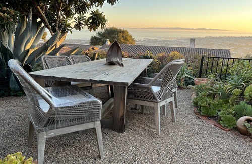 Riviera House | Chic & Sophisticated Studio with Panoramic Views & Privacy (yard, pet friendly!)