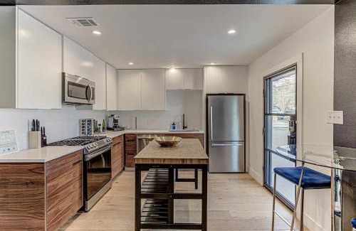 MLK House | Chic Stay for 8 Mins to 6th St & Downtown