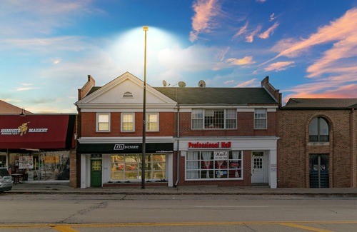 Highland Park Apartment | Chic Studio in Downtown Highland Park near Metra