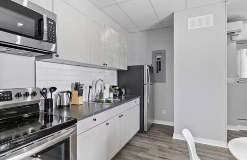 Walkerville Apartment | Chic Studio in Walkerville | 5 Mins to Downtown