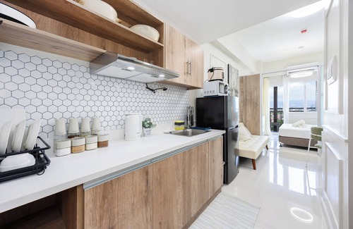 Lapu-Lapu Condo | Chic Studio With Balcony & City View Near Airport