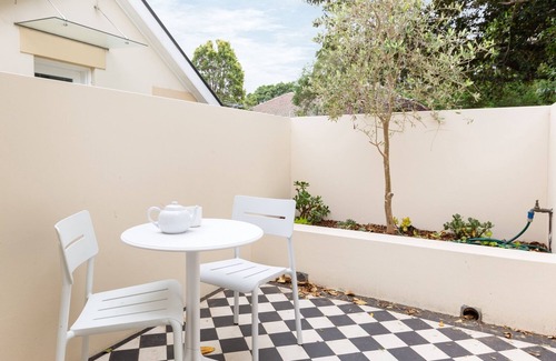 Lewisham Apartment | Chic Studio With Patio 20 min From CBD