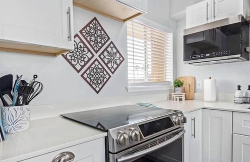 Encanto Condo | Chic & Stylish Midtown PHX Condo Retreat - Stunning Views & Light Rail Access