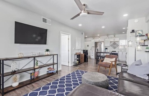 Encanto Condo | Chic & Stylish Midtown PHX Condo Retreat - Stunning Views & Light Rail Access