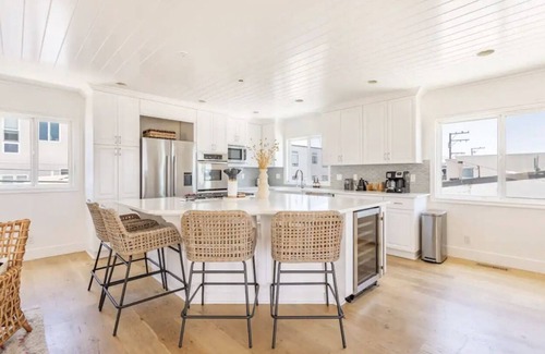 Tree Section House | Chic sunny spacious - ocean views- RESERVING FOR DISPLACED FAMILIES FROM LA FIRE