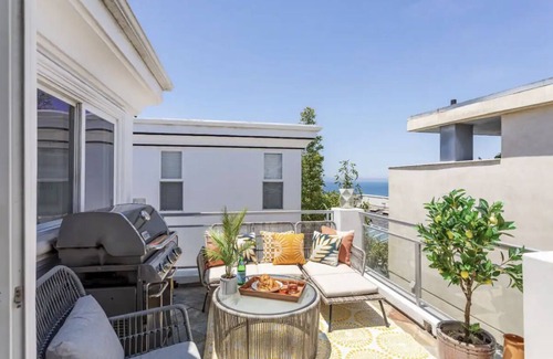 Tree Section House | Chic sunny spacious - ocean views- RESERVING FOR DISPLACED FAMILIES FROM LA FIRE