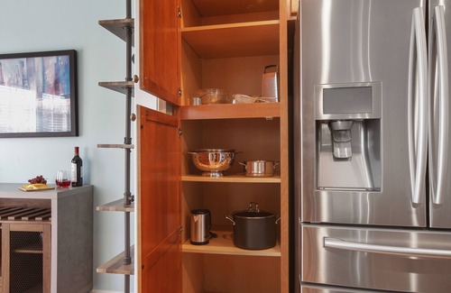 Ellicott City House | Chic Townhome - Garage, Chef's Kit - EZ 95 Access