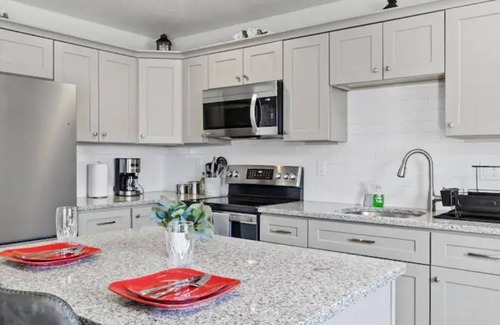 Pasco House | Chic & Tranquil 2BR Home in PSC