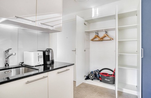 Unterstrass Apartment | Chic Unterstrass 2.5 Room w/Storage, 2 mins to market, by Blueground