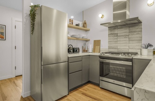 Keizer House | Chic urban cabin with full kitchen & WiFi - just off I-5