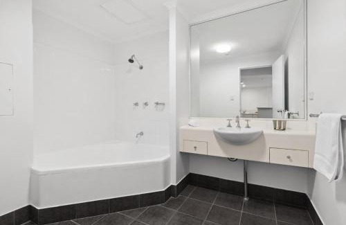 Camperdown Apartment | Chic Urban Escape in Vibrant Camperdown