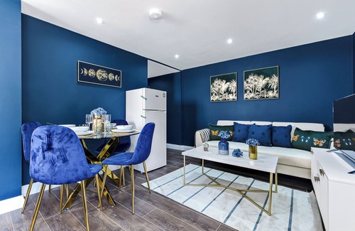 Peckham Rye House | Chic Urban Retreat: 3BR Gem in Vibrant Location
