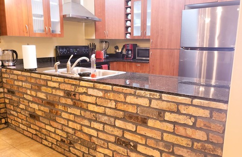 Edinburg House | Chicago Style Town home in a gated community!Spacious 1100sqft